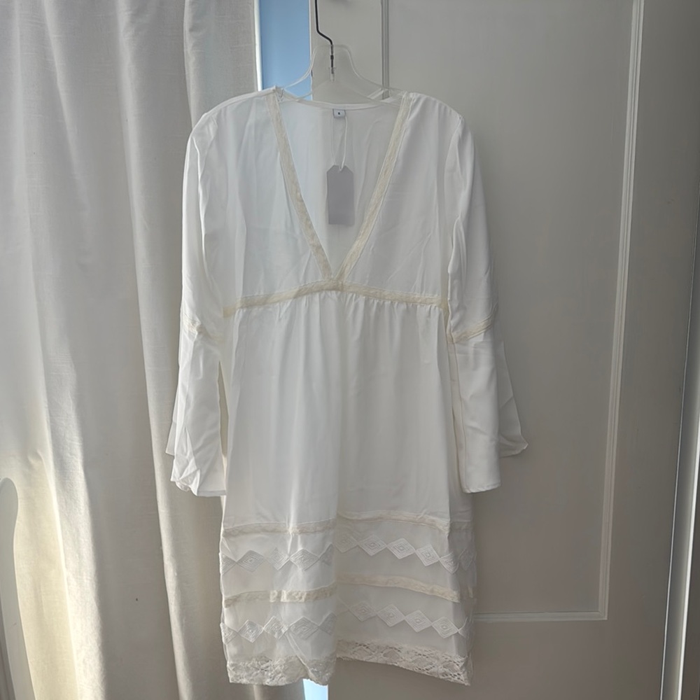 Elegant White V-Neck Dress